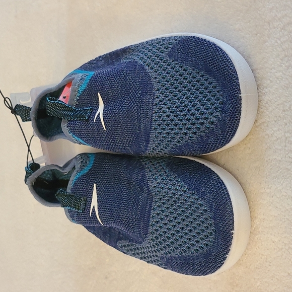 Speedo water shoes - Picture 2 of 8